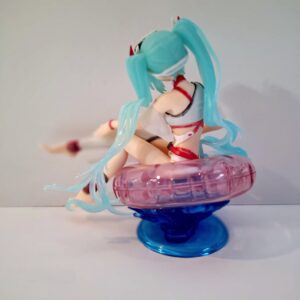 فیگور هاتسونه میکو با تیوپ